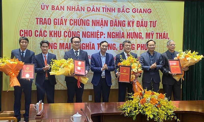 Bắc Giang Trao Giấy Chứng Nhận Đầu Tư Cho 4 Khu Công Nghiệp Quan Trọng